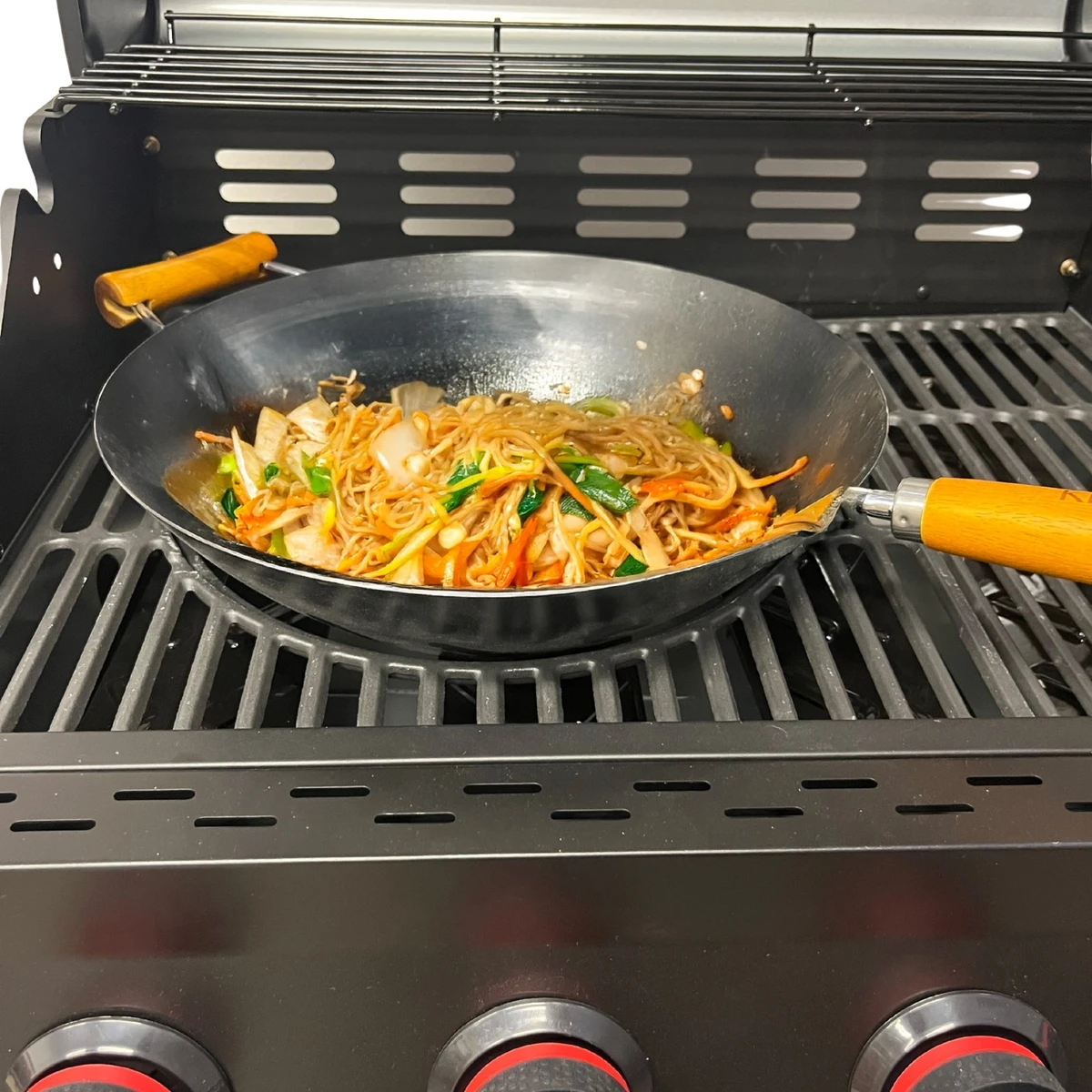Grill King Master 0105 plinski roštilj s 5 plamenika, posudom za hranu i staklenim poklopcem + plinski regulator s crijevom + GRATIS pizza box - Image 6